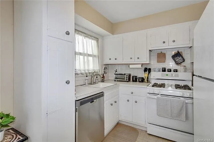 37 Bon Aire Cir APT 8111