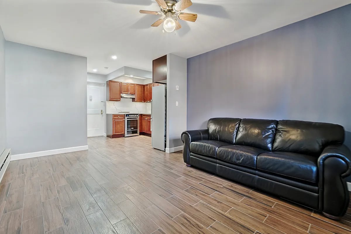 31-23 Crescent St #1D