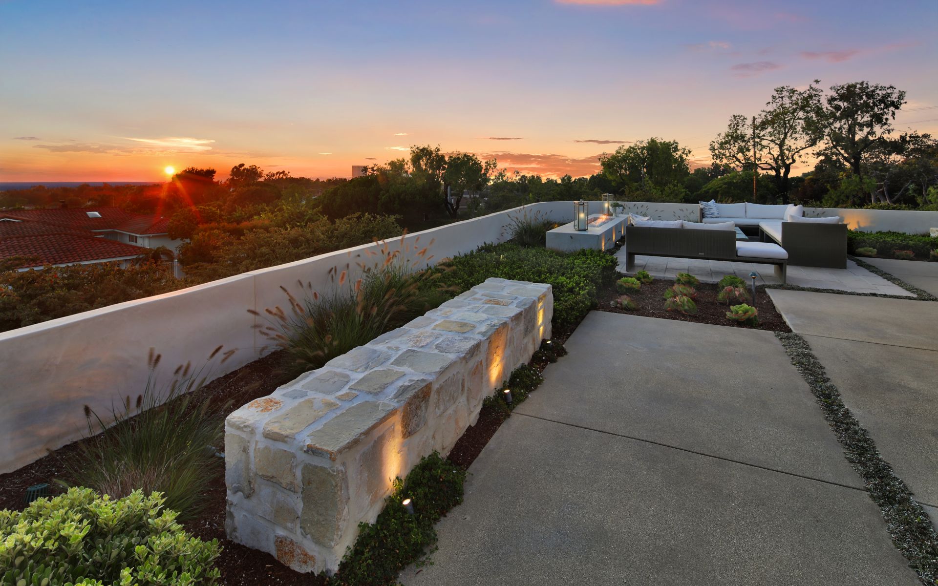 1633 Castle Cove Circle