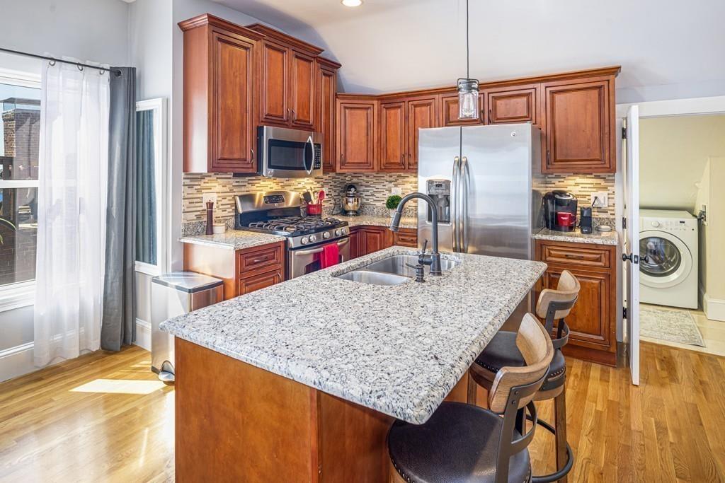 402 Meridian St, #4
