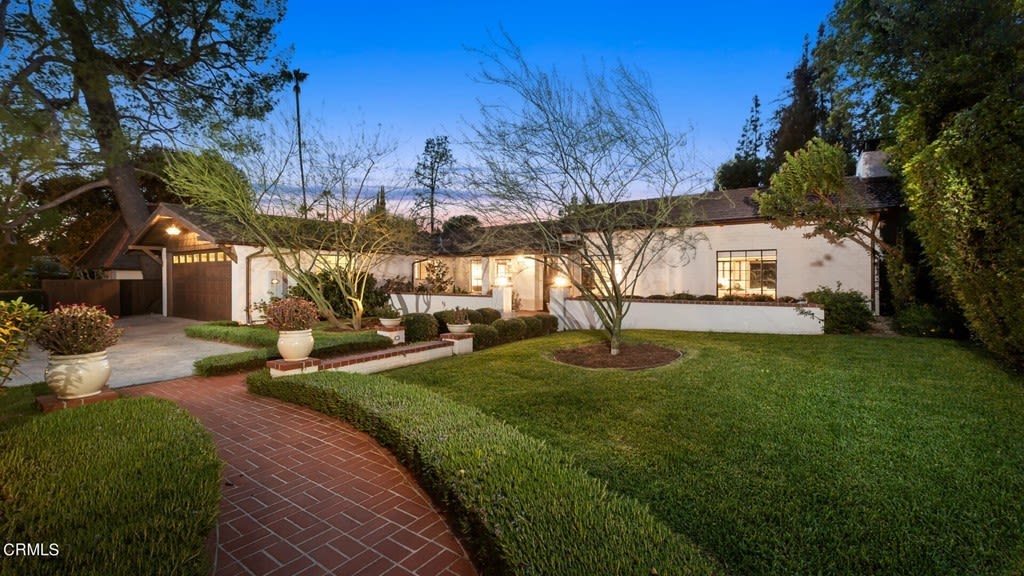 1115 S Oak Knoll Ave
