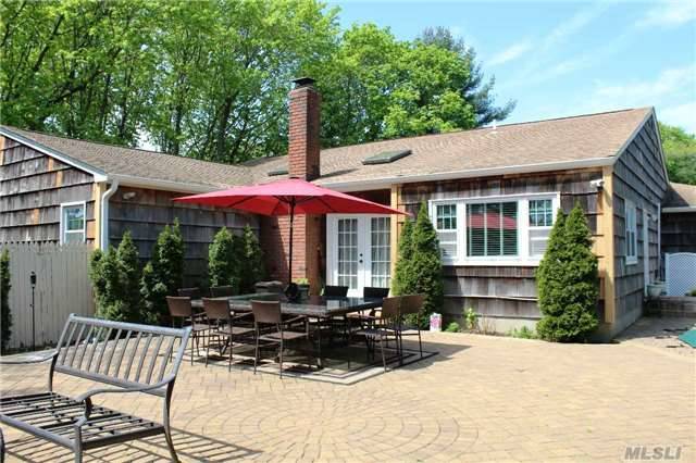 40 Stirrup Ln, Syosset