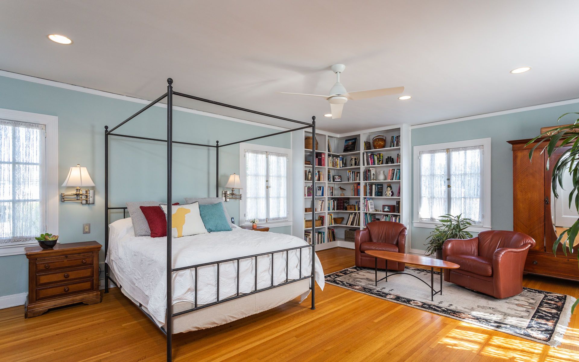 329 N Van Ness Ave, Larchmont
