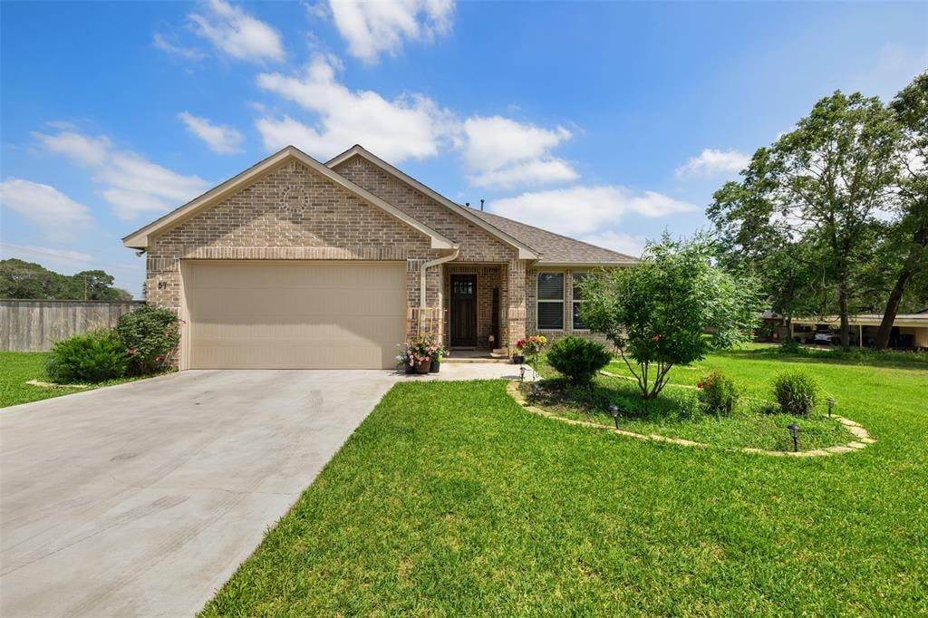 57 Briarwood Ln Bellville, Tx 77418