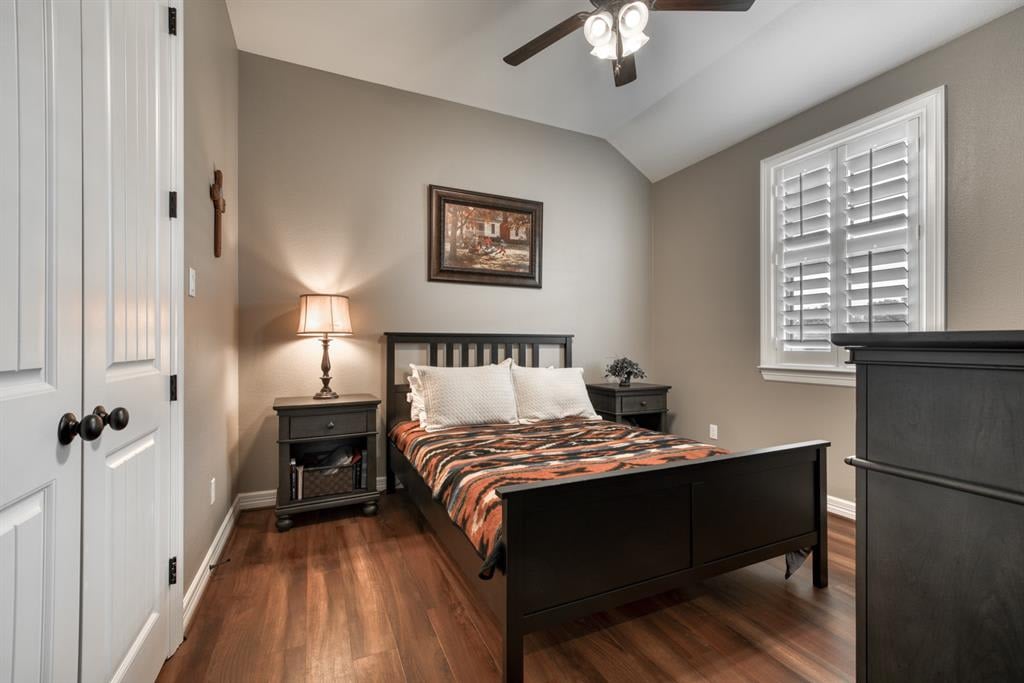 37 Briarwood Ln Bellville, Tx 77418