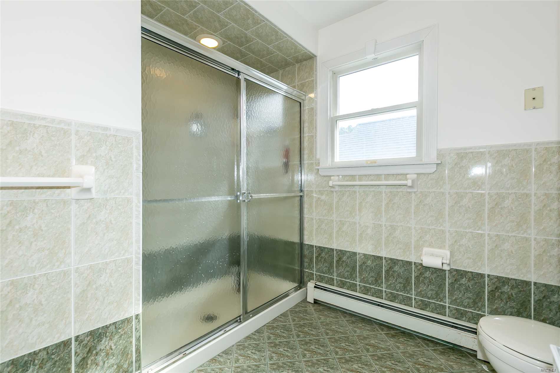 1 Mather Ct, Huntington Station