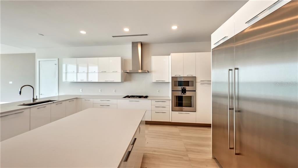 EPOCH / 605 S GULFSTREAM AVE #8 S