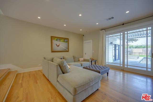 3752 Ocean View Ave, Los Angeles, CA 90066