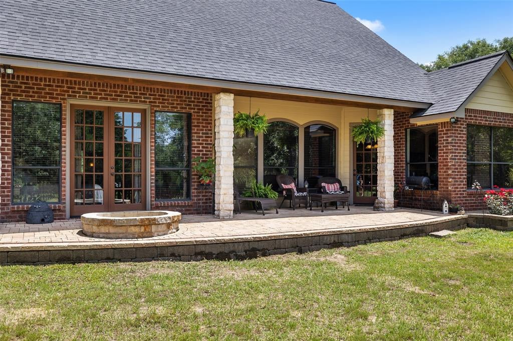 540 Walnut Dr Bellville, Tx 77418