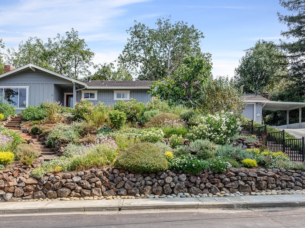 135 Devin Drive | Represented Seller | October 2020