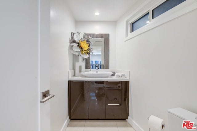 4450 Hayvenhurst Ave