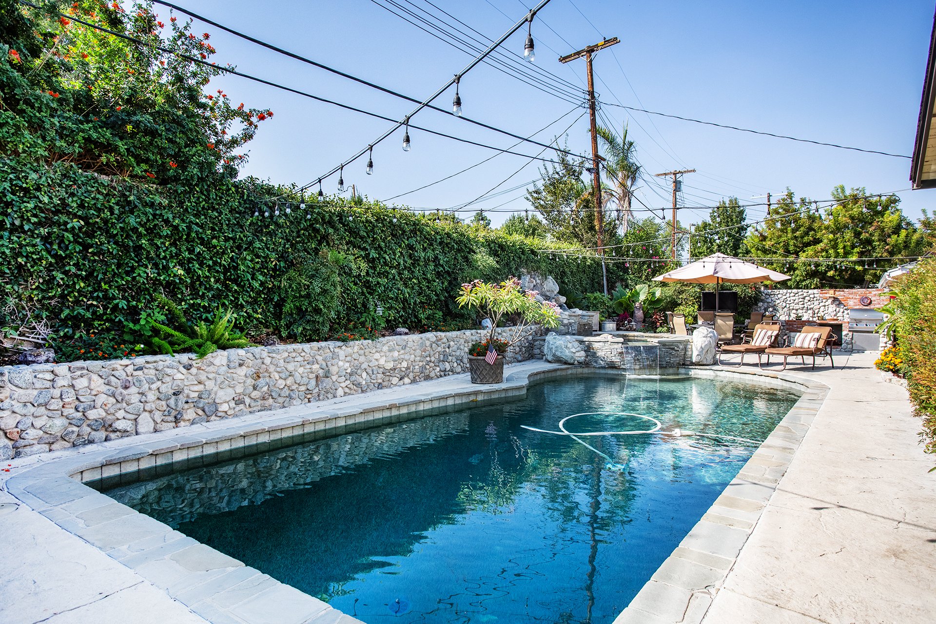 23728 Tiara St, Woodland Hills