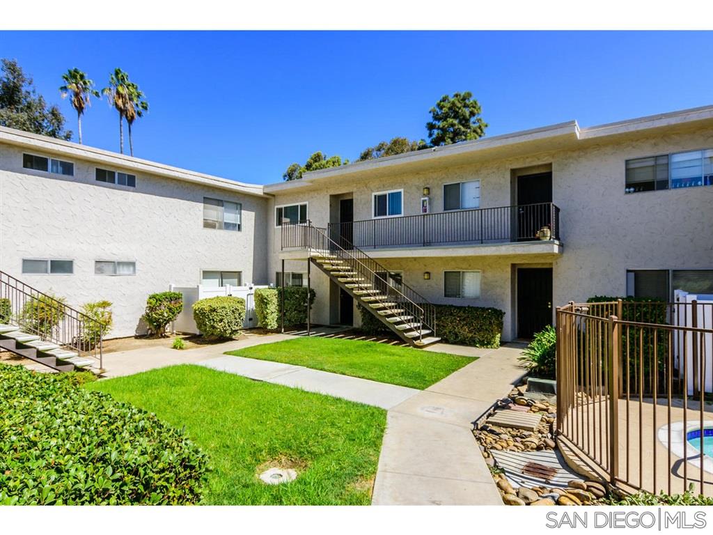 8220 Vincetta Dr, #12