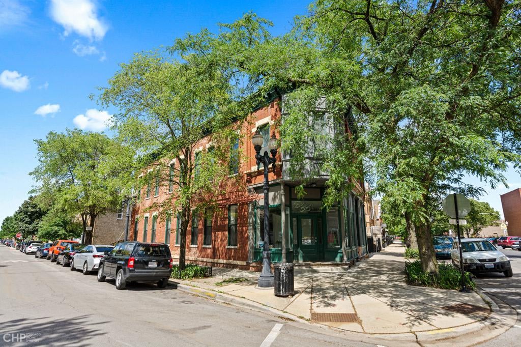Pilsen Multi-Unit: 2451 S. Oakley