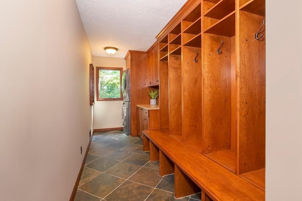 Charming in Eden Prairie!
