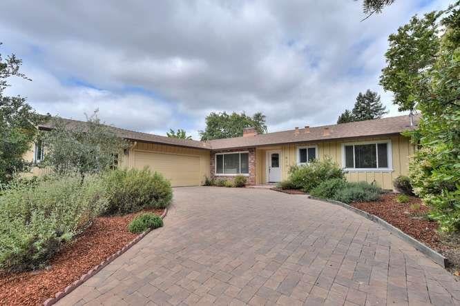 420 La Mesa Dr