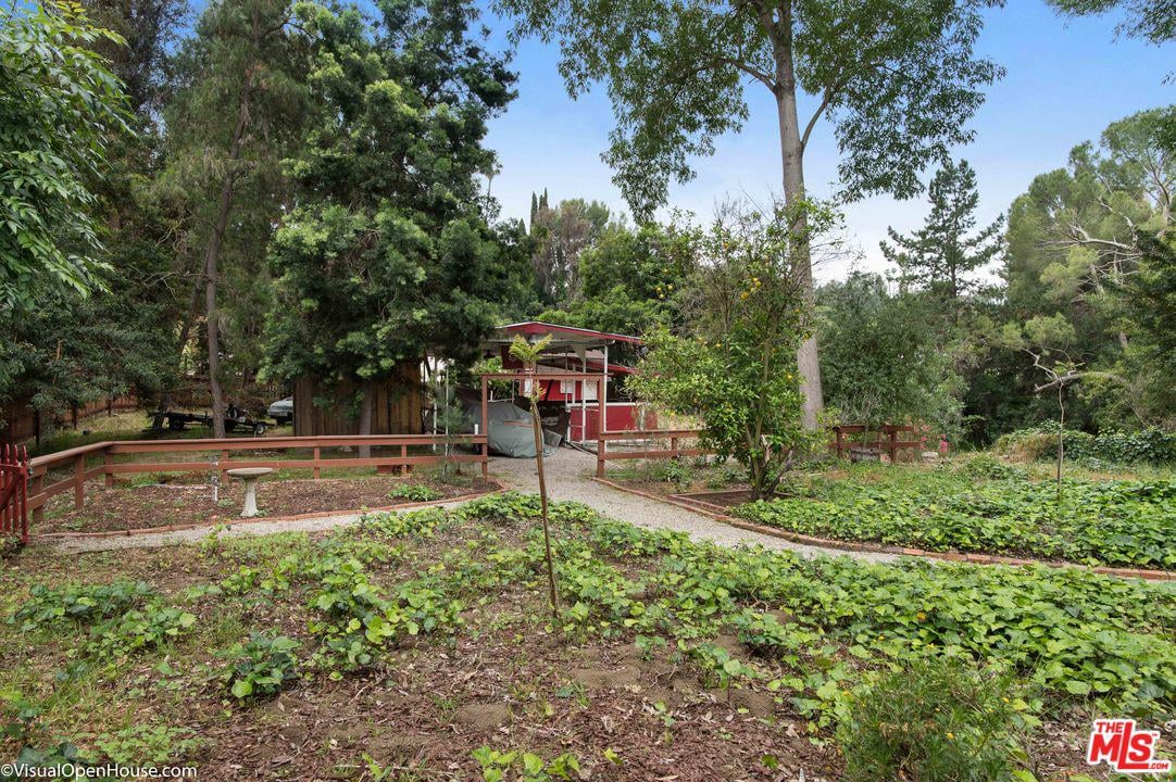 Charming 2 Bedroom Cottage in Studio City