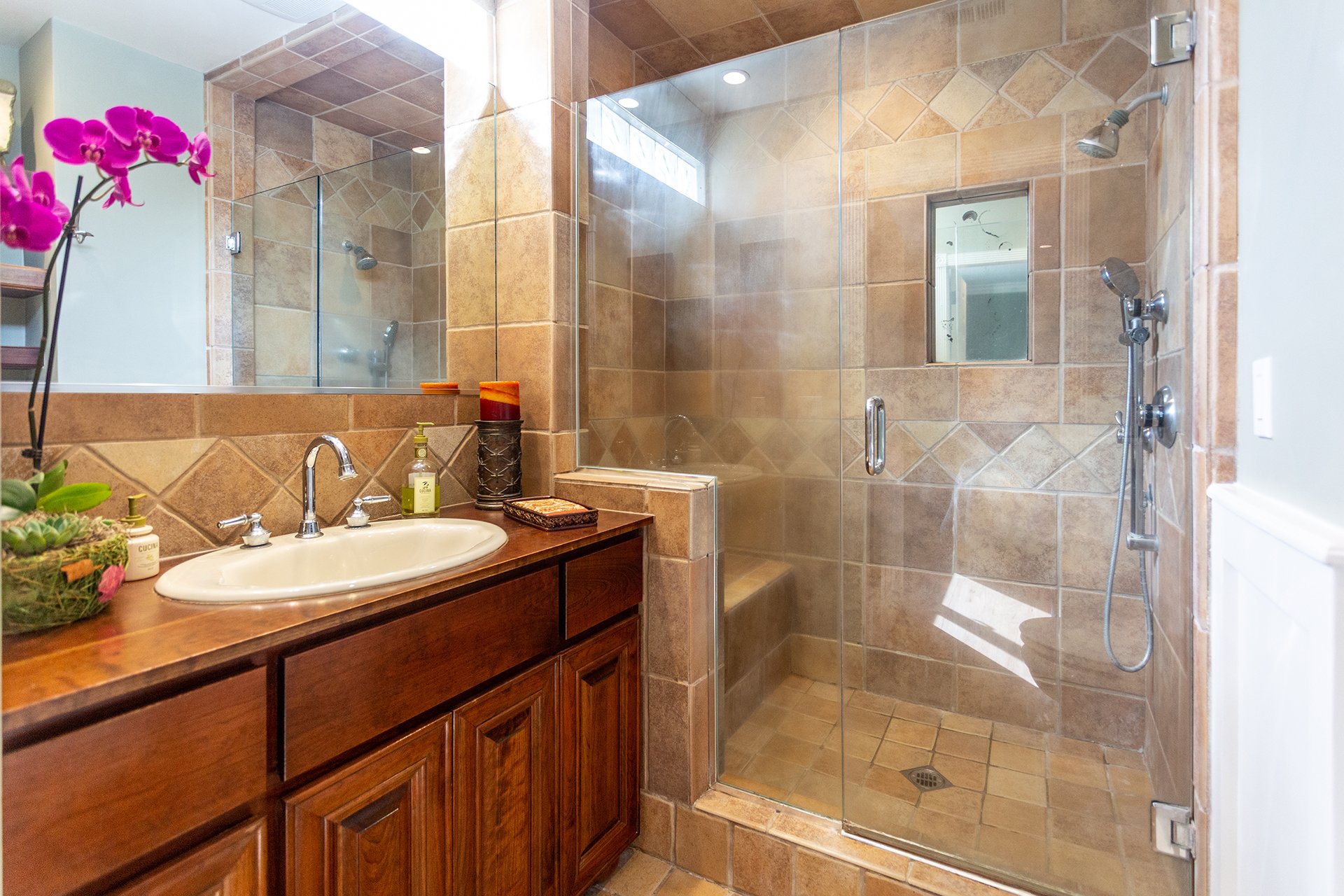 23728 Tiara St, Woodland Hills