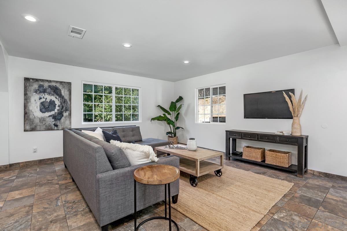 1949 Sonoma Ln