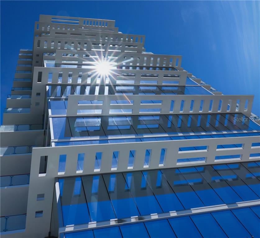 EPOCH / 605 S GULFSTREAM AVE #8 S