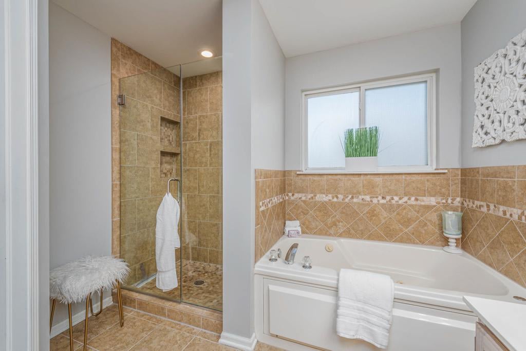 611 Woodbridge Dr 