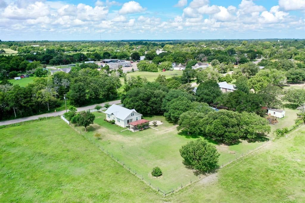 134 Houston St New Ulm, Tx 78950