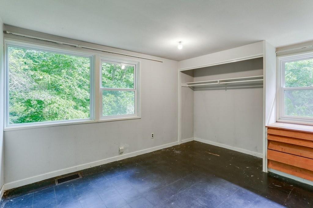 215 The Valley Road