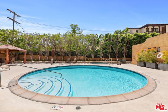 Stunning and Spacious Condominium In The Mirabella