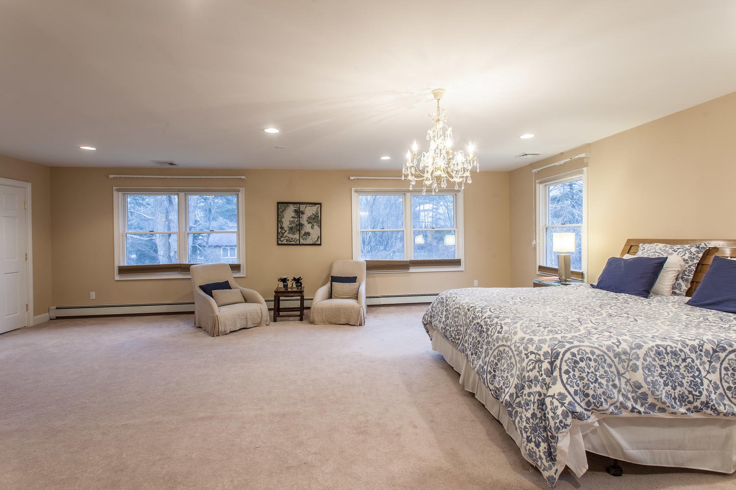 195 Cold Spring Rd, Syosset