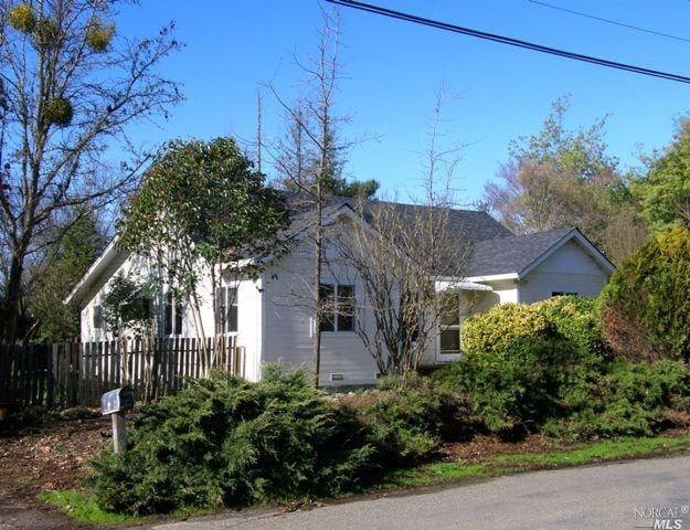 655 Hunter Ln