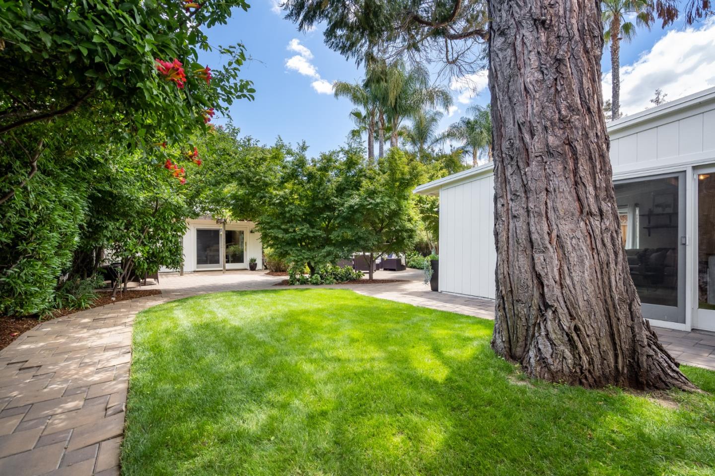 15720 Loma Vista Ave, Los Gatos, CA 95032-3637