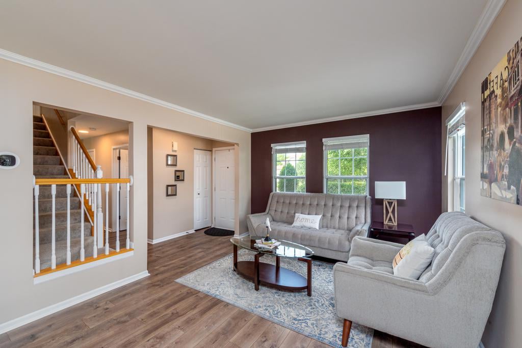 9 Horseshoe Ct