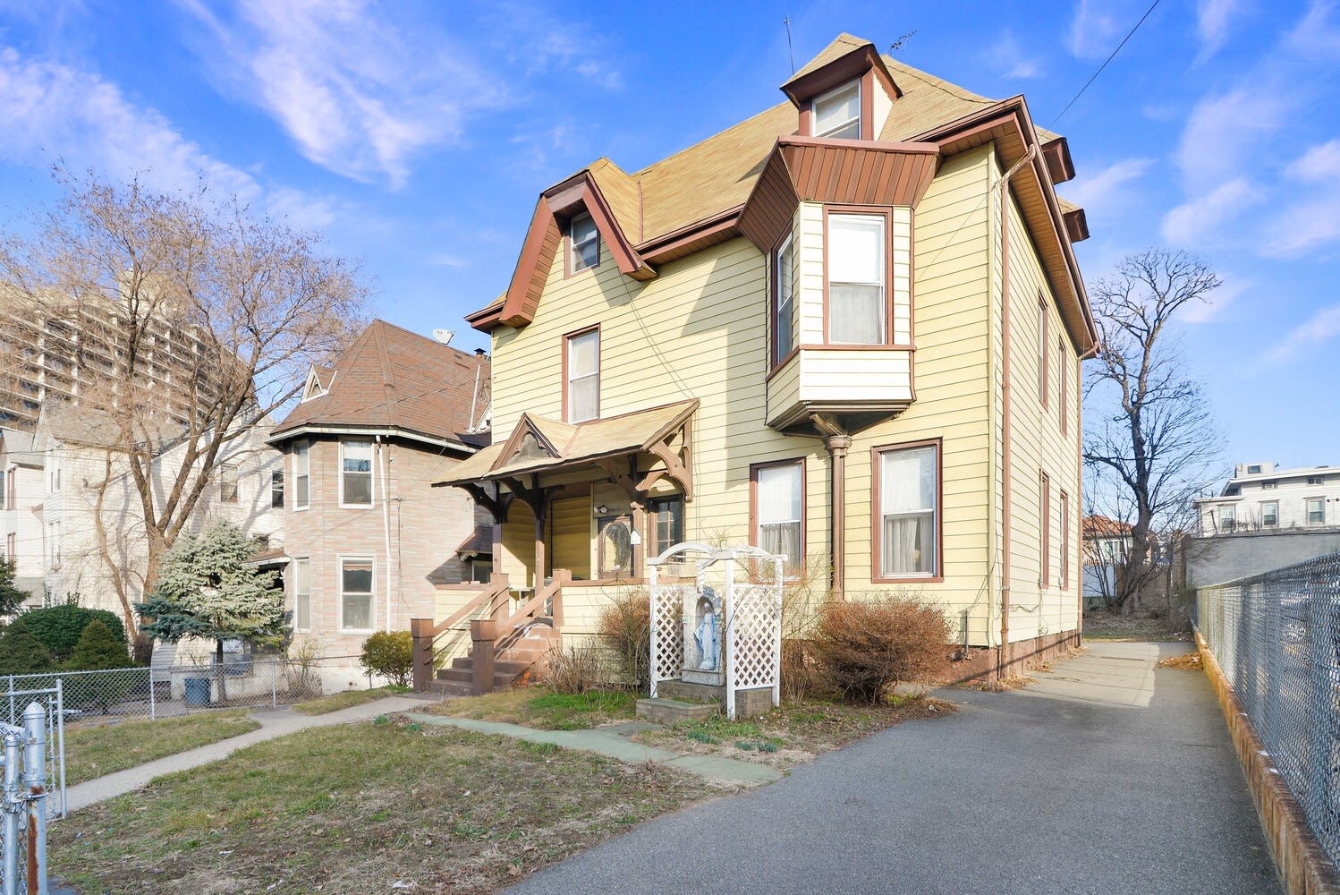 26-21 9th St