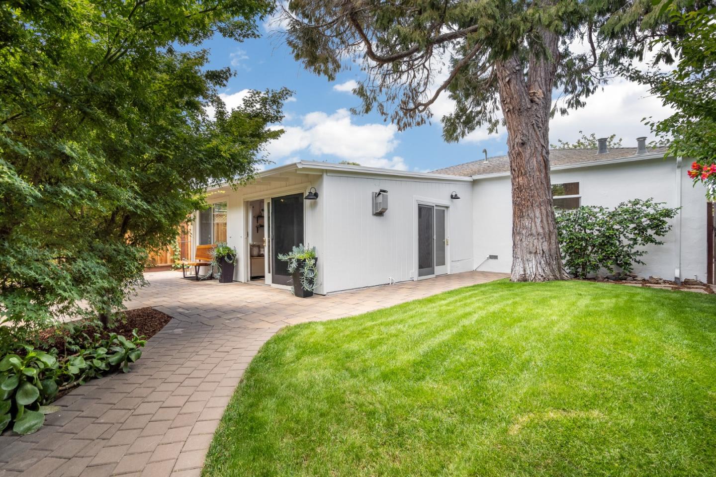 15720 Loma Vista Ave, Los Gatos, CA 95032-3637