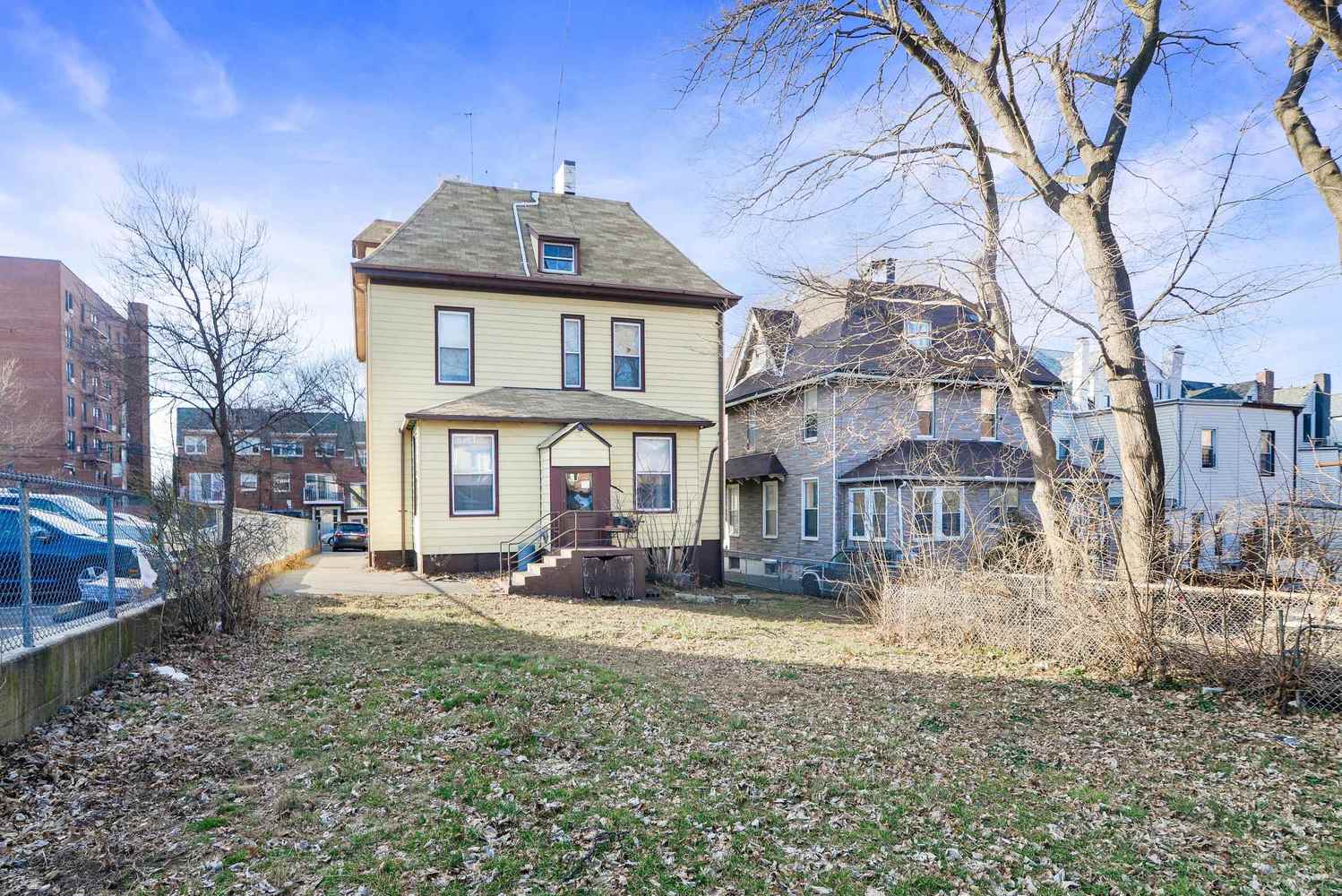 26-21 9th St
