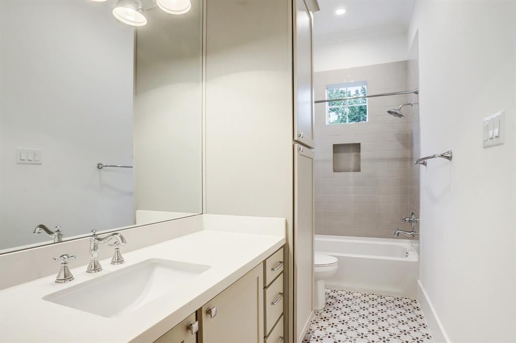 504 W Cottage St Unit A