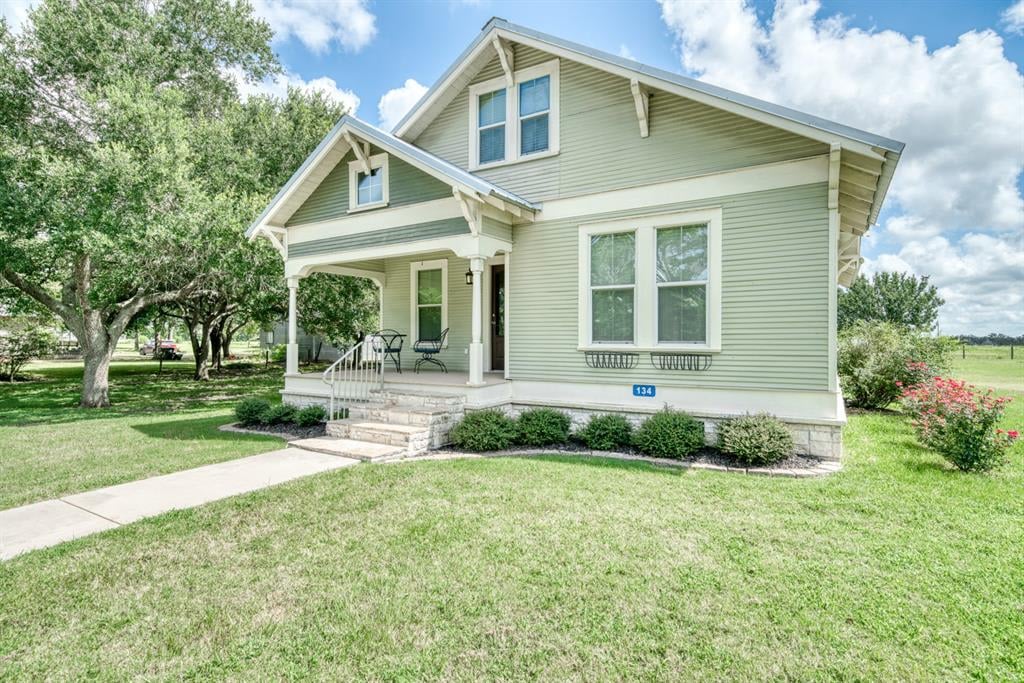 134 Houston St New Ulm, Tx 78950