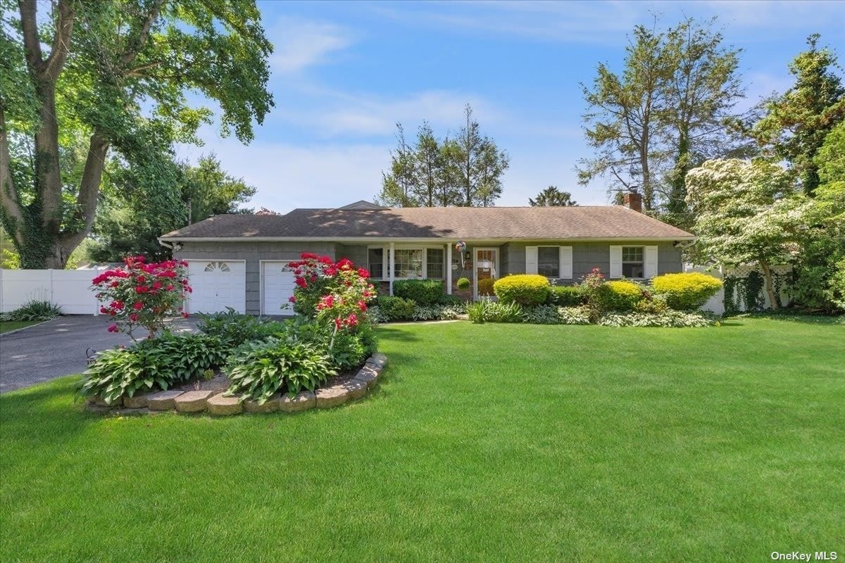 17 Maryland St, Dix Hills