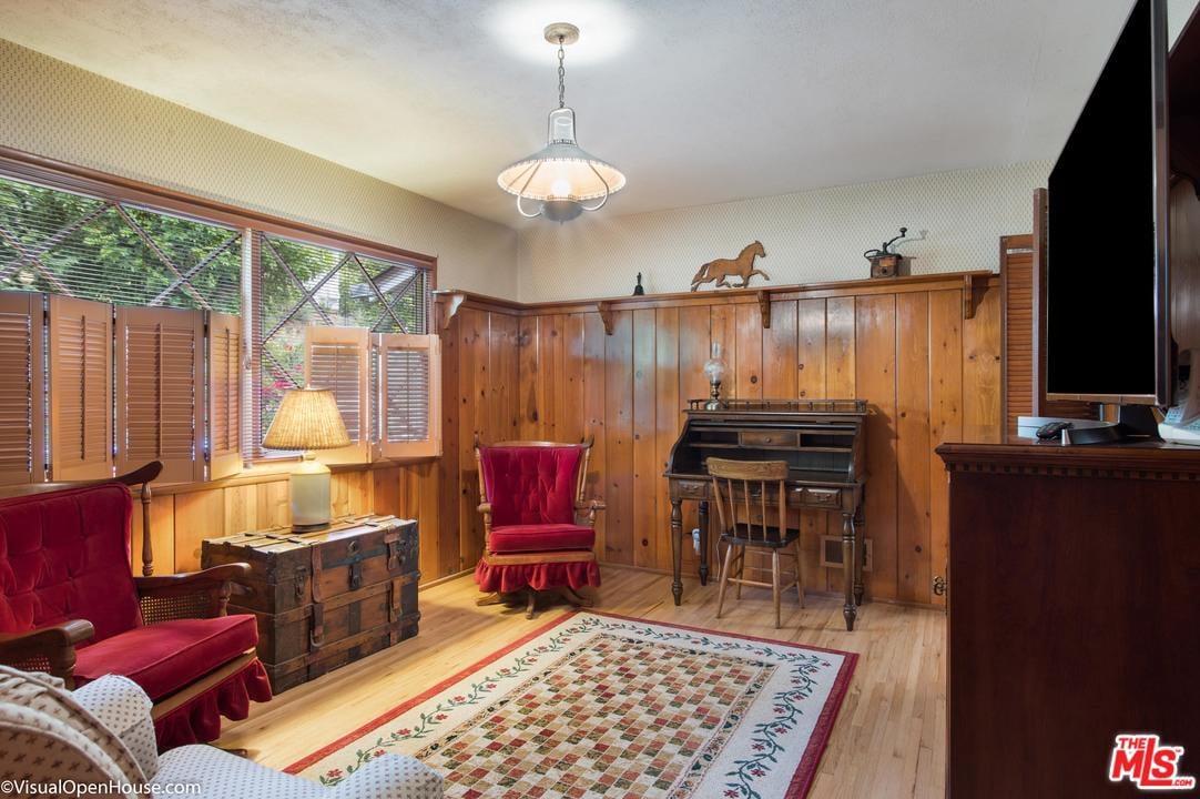 Charming 2 Bedroom Cottage in Studio City