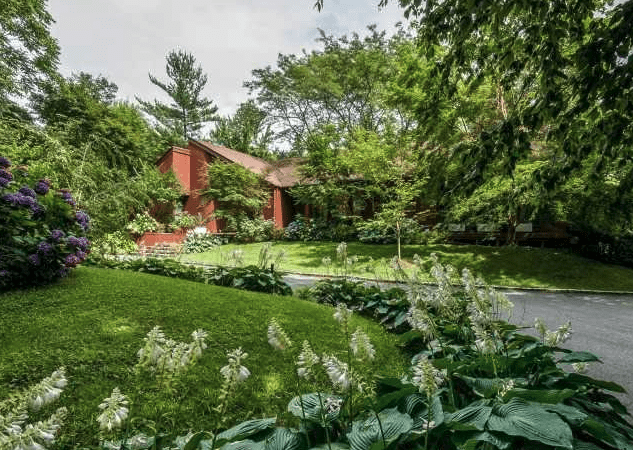 71 Sabine Rd, Oyster Bay Cove
