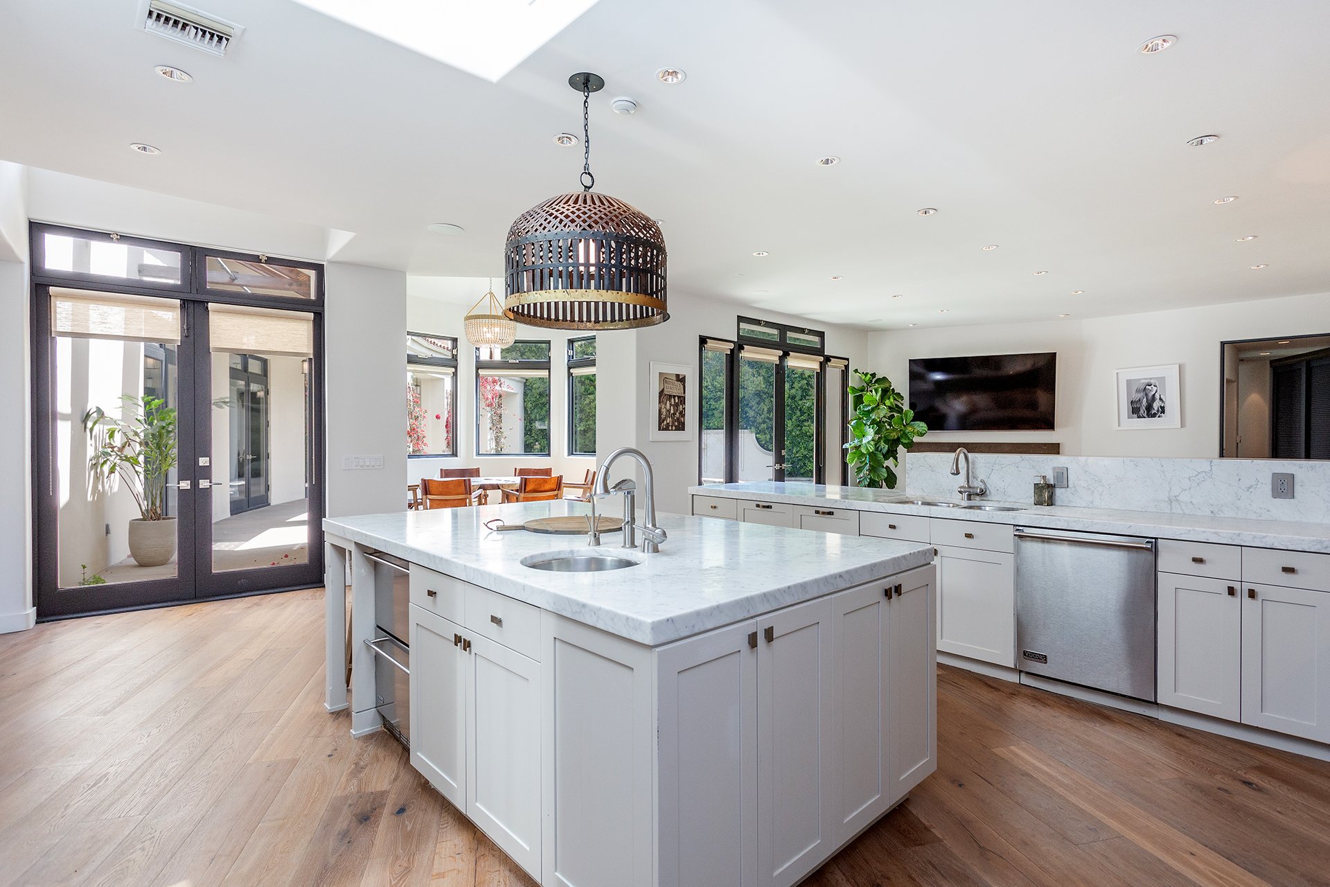 2943 Club Dr, Cheviot Hills