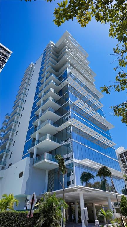 EPOCH / 605 S GULFSTREAM AVE #8 S