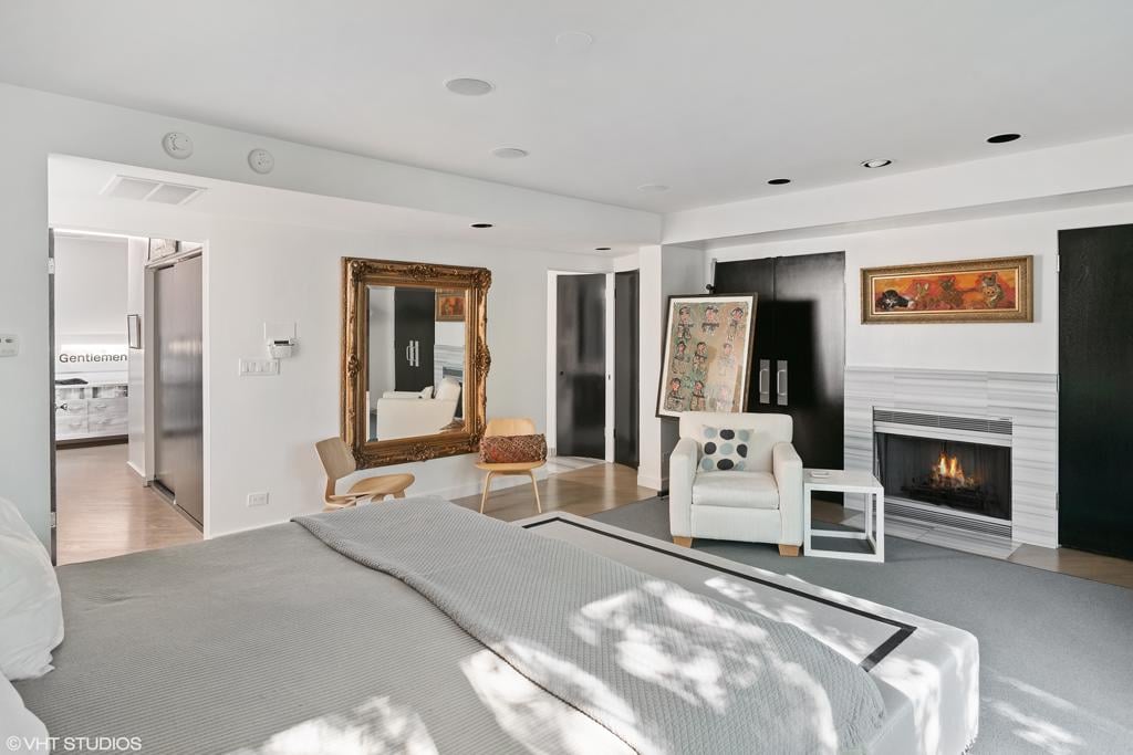 855 W Webster Ave