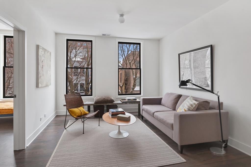 2750 N Kenmore Avenue # 2F