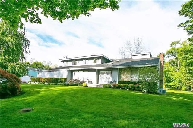 10 Golf Ct, Syosset
