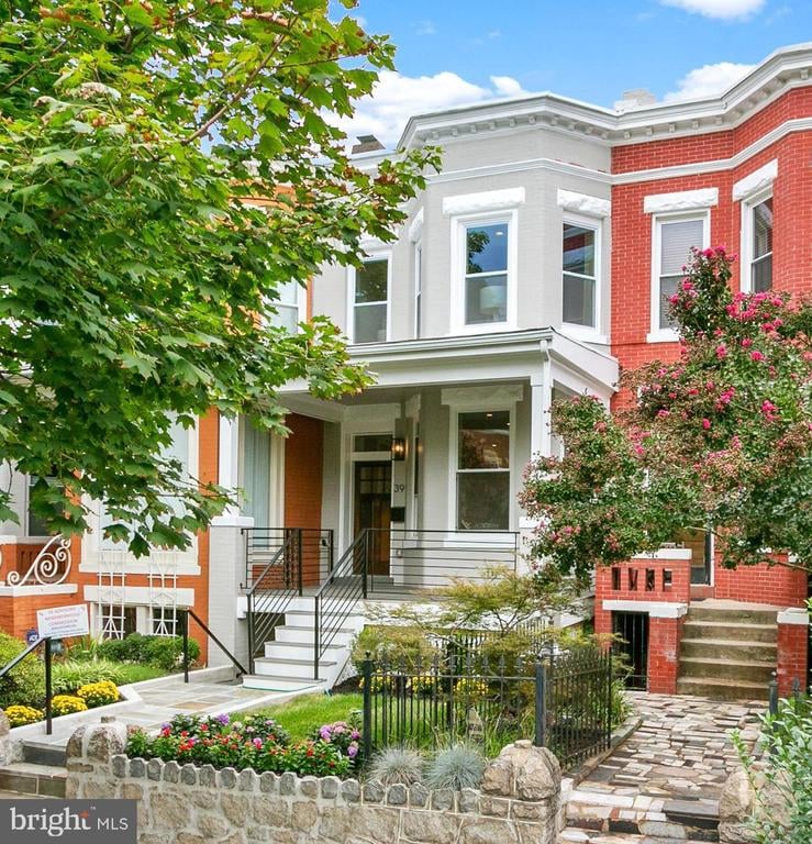 39 Adams St NW