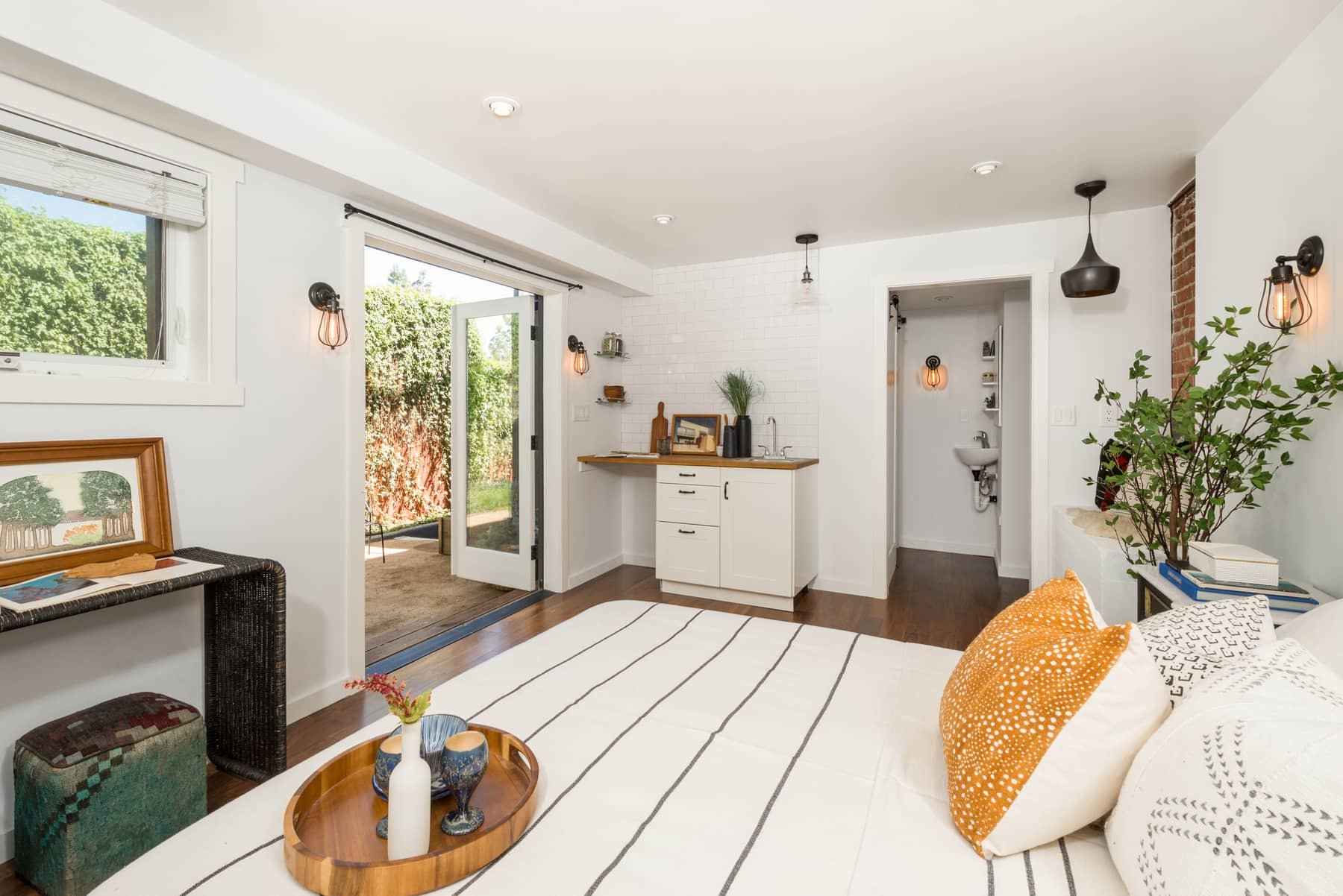 Silver Lake Hide-Away with Views and Guest Suite!