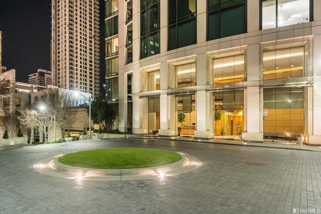 425 1st St #1902 San Francisco, CA 94105
