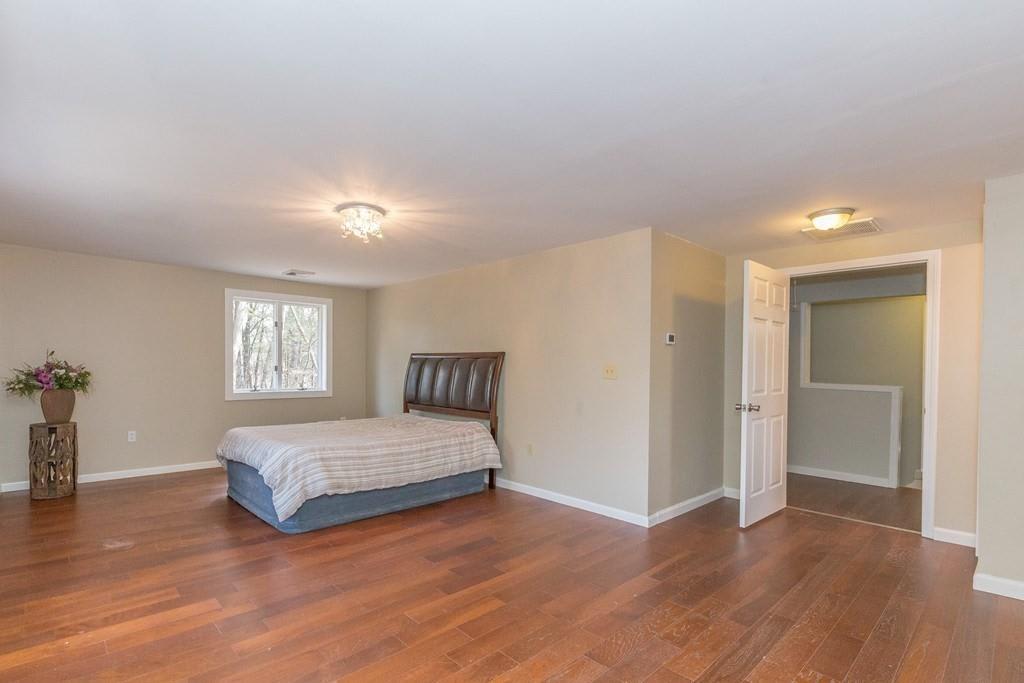 11 Paddock St