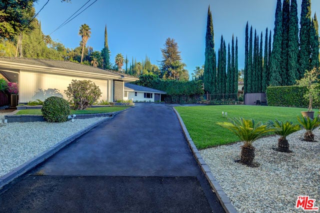 4450 Hayvenhurst Ave